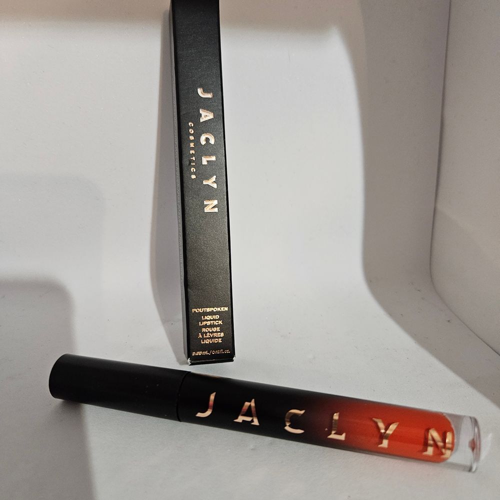 Jaclyn Cosmetics‎ Liquid Lipstick 'No Rules' Bold Red Matte Long-Lasting